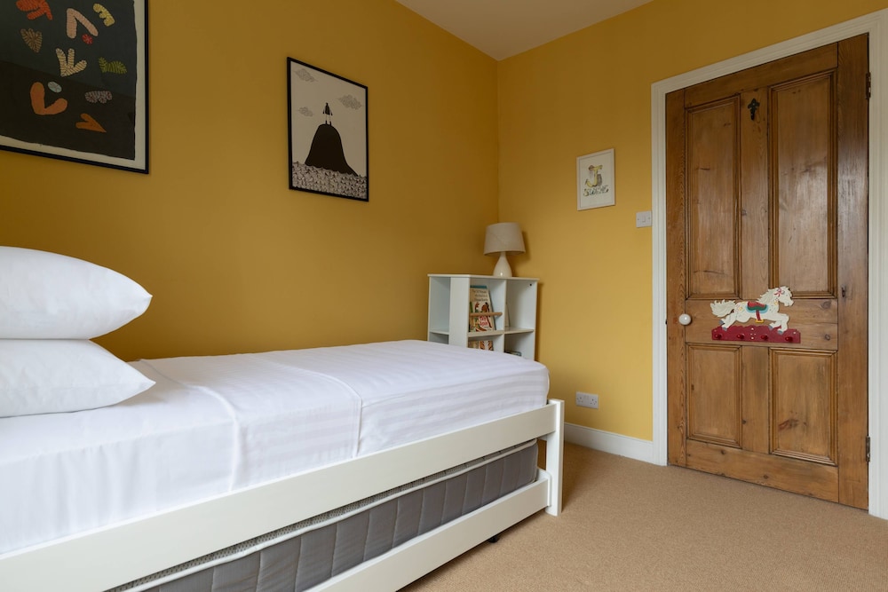 Englefield Road by Onefinestay