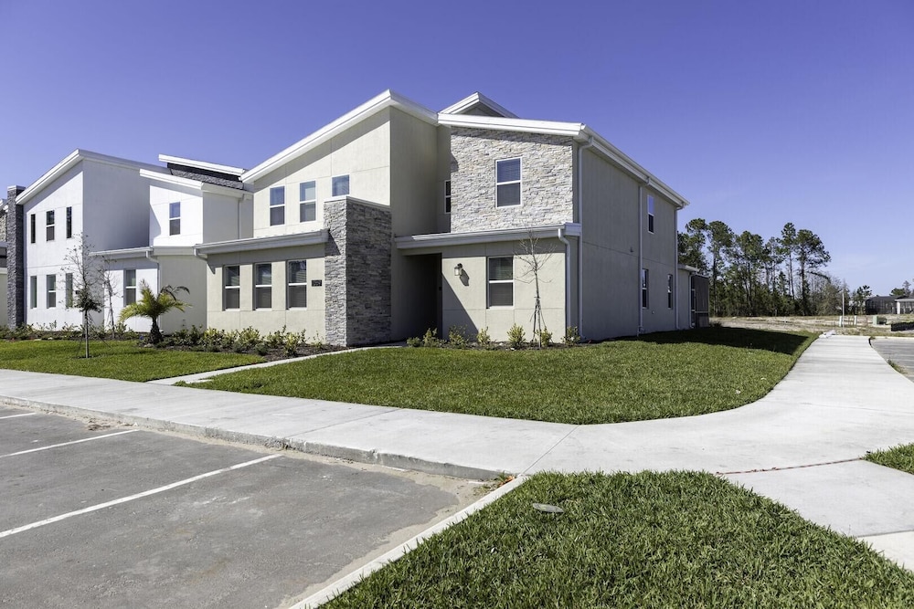 4569tb NON Renting 09/13/2021 -storey Lake - Image 1