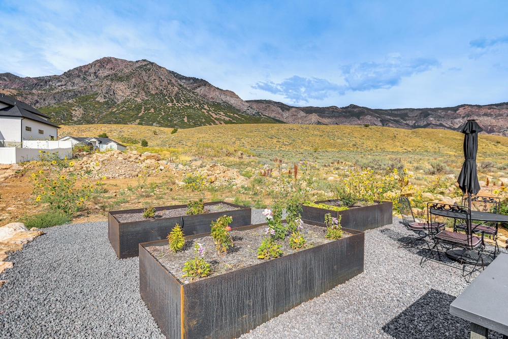 Pool Table & Putting Green! Scenic Ogden Escape