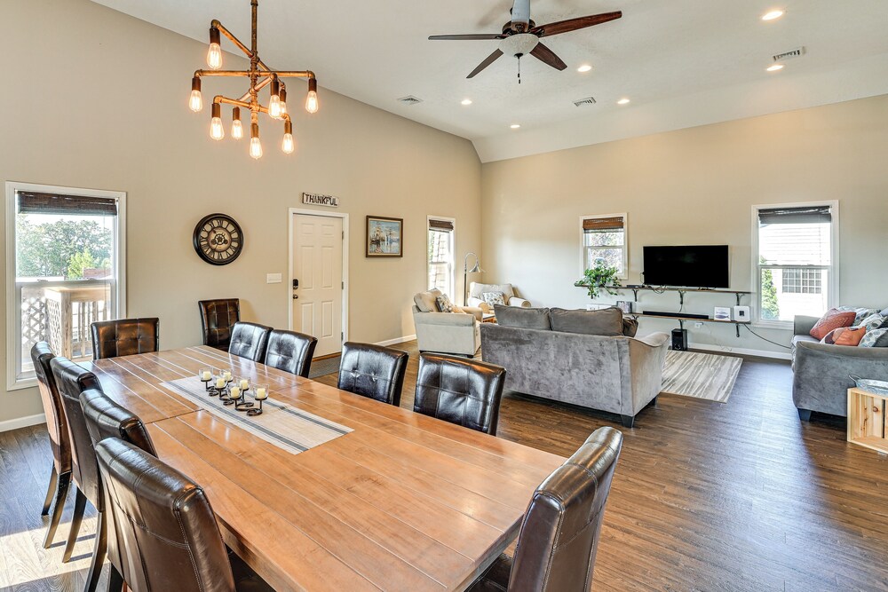 Walk to Academy: Lake Max Family Penthouse