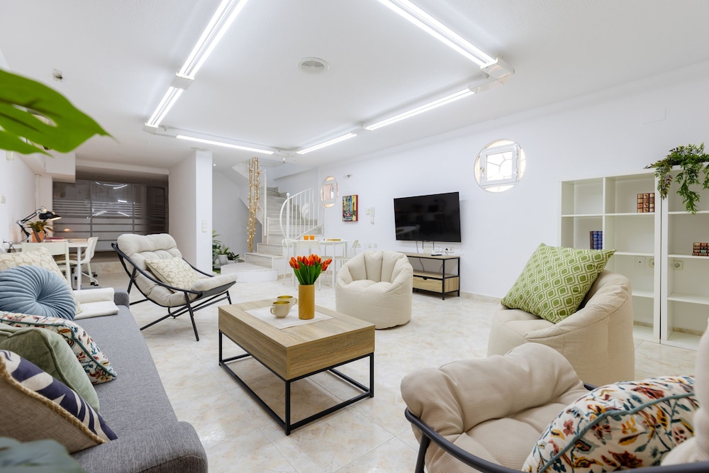 Coral Seashell Ground Floor by Fidalsa