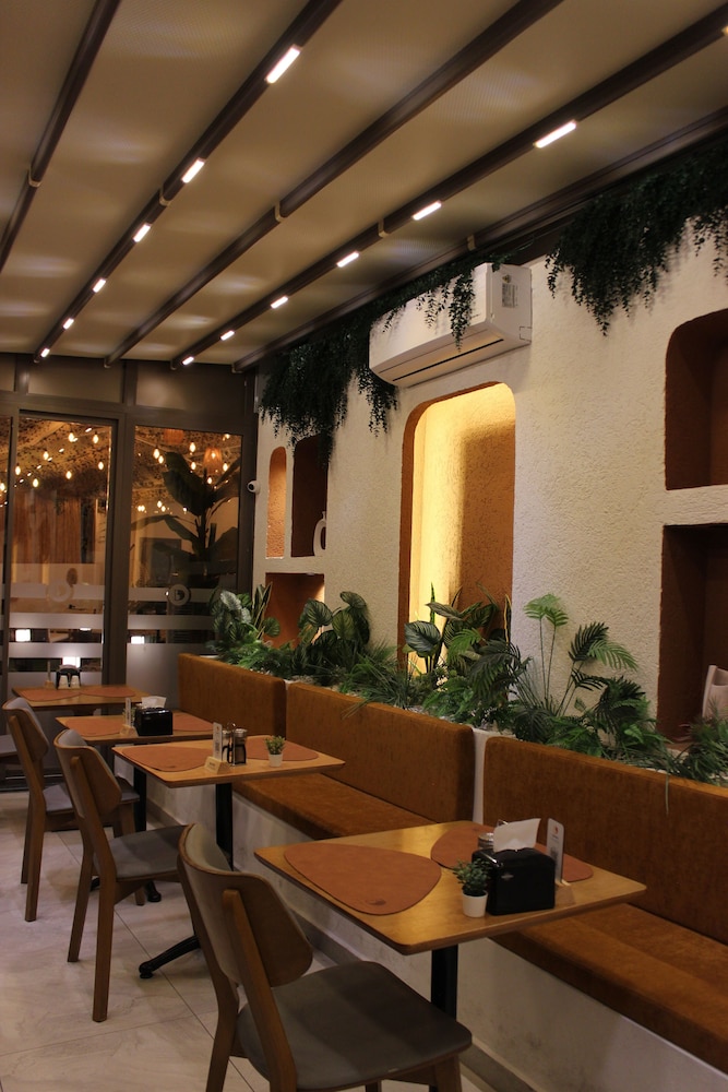 Bonnie City Hotel - Image 59