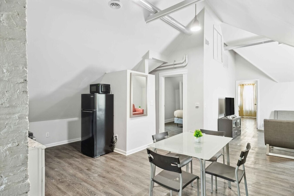 Cozy 2-bed Urban Retreat in Downtown Detroit