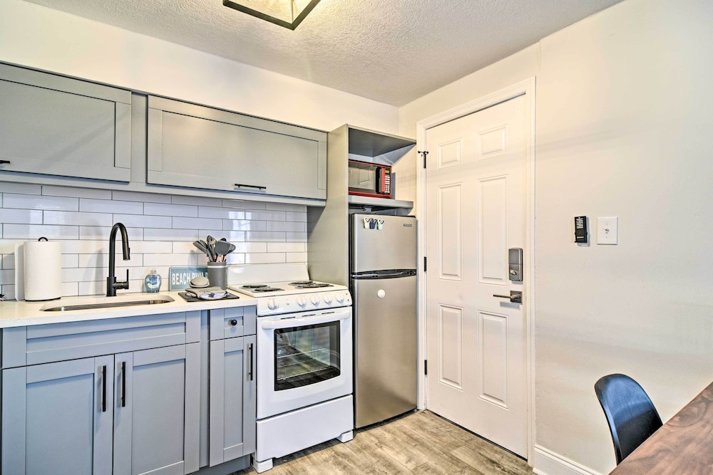 Pet-friendly Madeira Beach Studio Near Coast! view 5