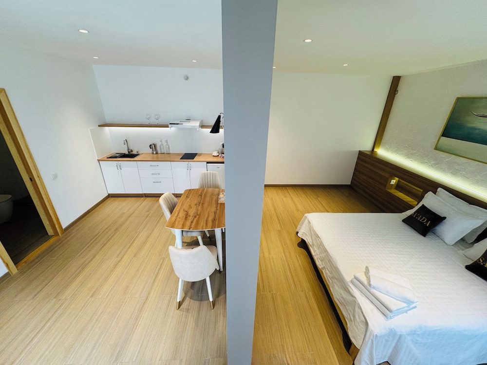 saada boutique studios