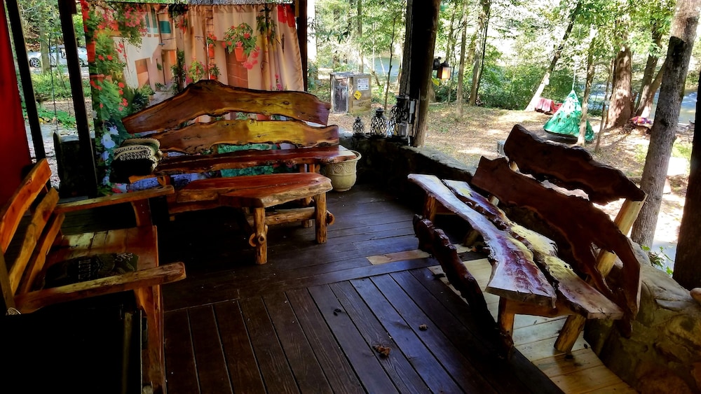 Bear Creek Lodge and Cabins in Helen Ga - Pet Friendly, River on Property, Walking Distance to downtown Helen