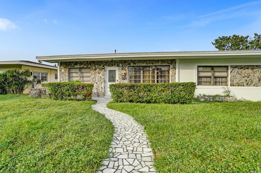 La Serre Miami Home & Private Pool Near Aventura Mall view 3