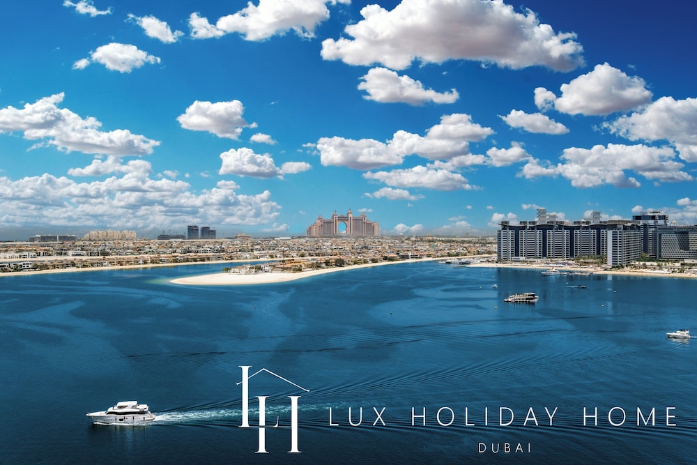 LUX The Atlantis View Luxury Beach Suite