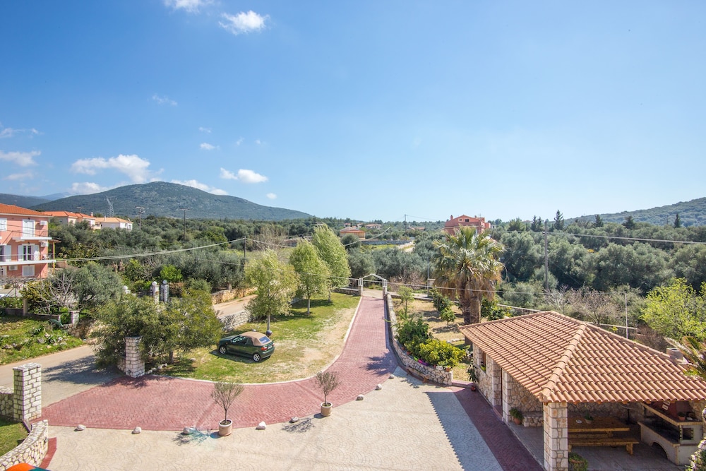 Dina Apartments