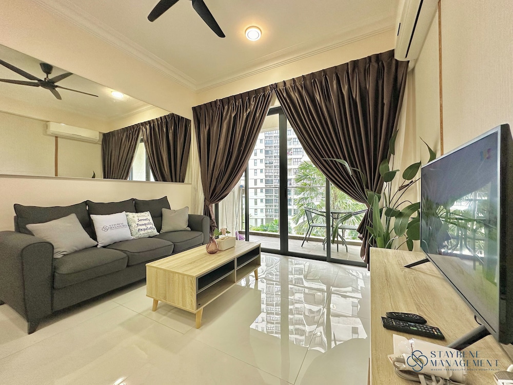 Country Garden Danga Bay Sea View Homestay by Stayrene