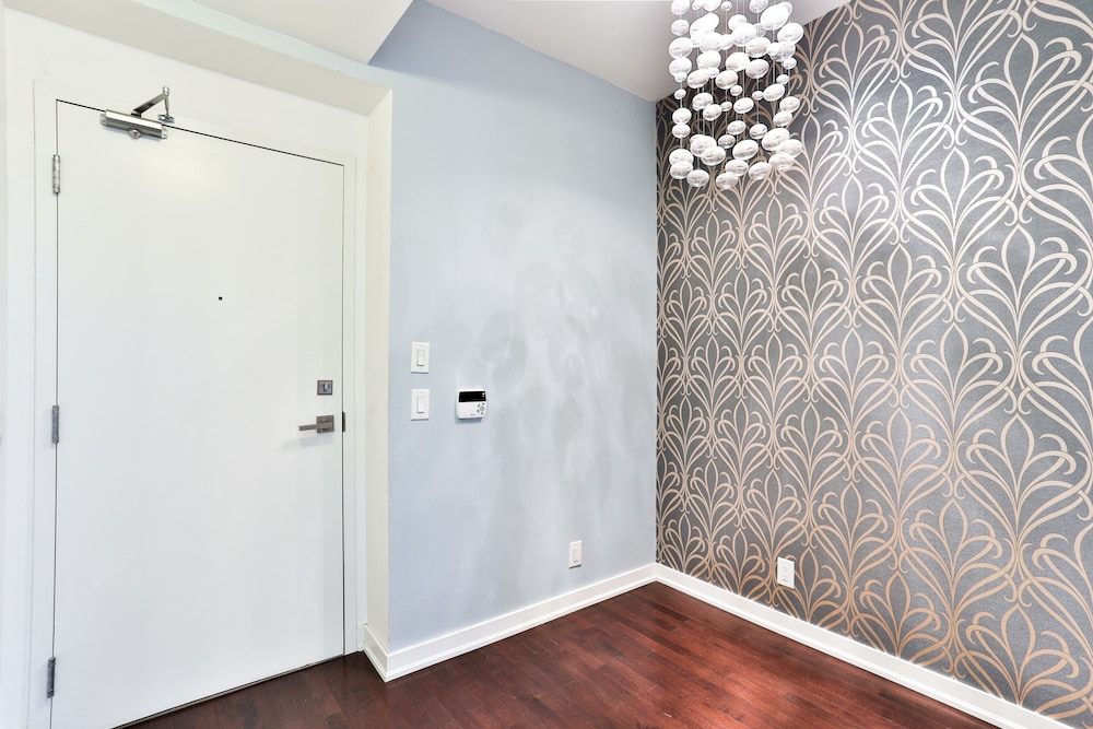 Exquisite 55th Floor 2 Bed 2 Bath Parking