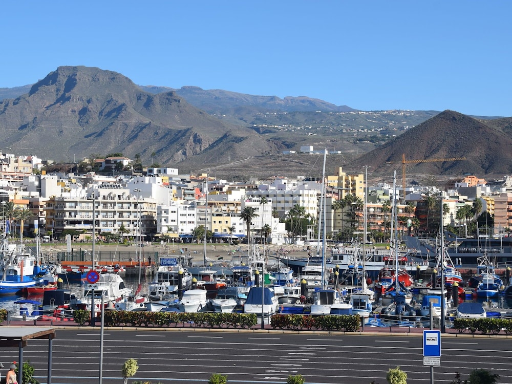 Comfortable Apartment Near the Beach of Los Cristianos