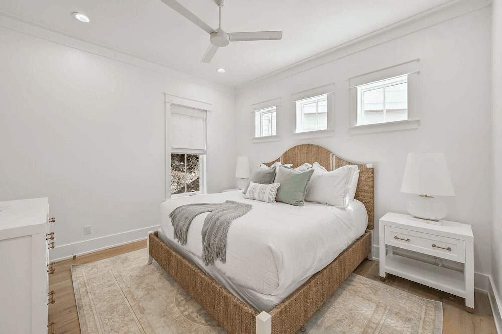 Sunset Pointe 30A by Avantstay Gulf Views, Carriage, Pool