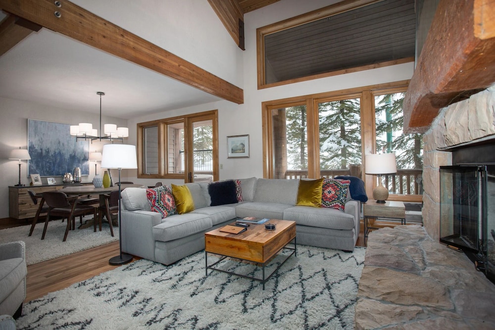 Sterling Lodge at Deer Valley Resort - Three Bedroom Condo with Hot Tub #108 3 Condo