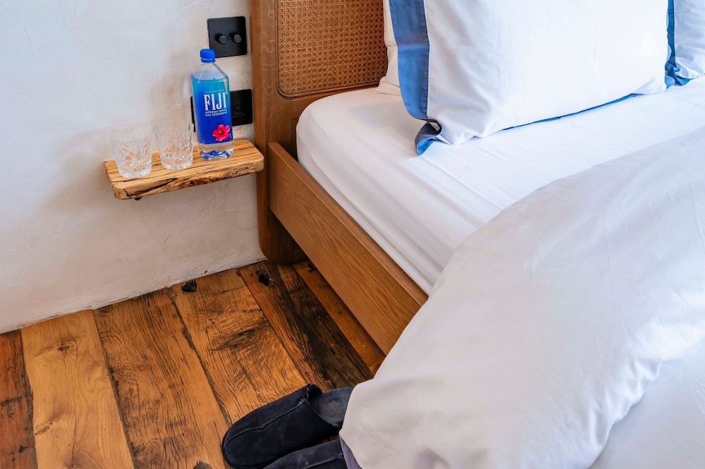 Long Term Stay- Notting Hill by Out of Office Lifestyle