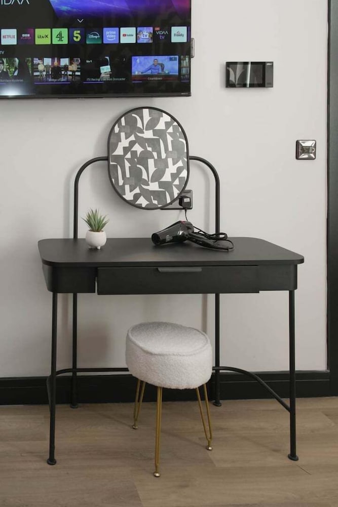 Sixty Aparthotelstudio, Central Cardiff + Parking