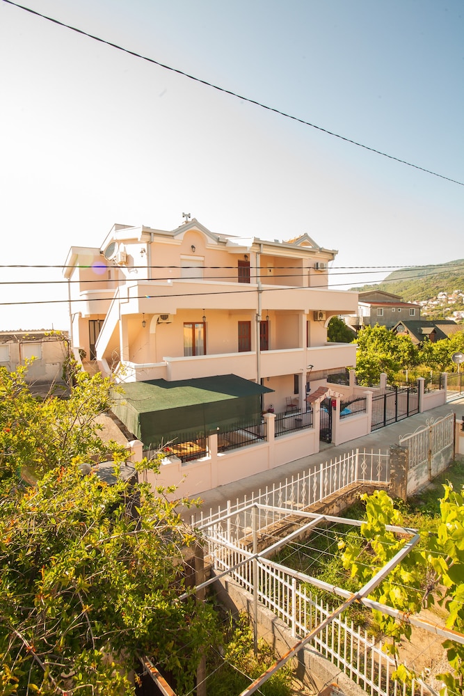 Apartments Taida