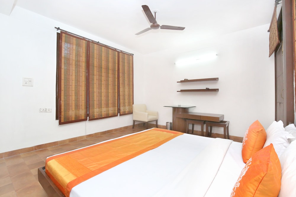 OYO 10976 Home Cheerful 2BHK Scenic Barog