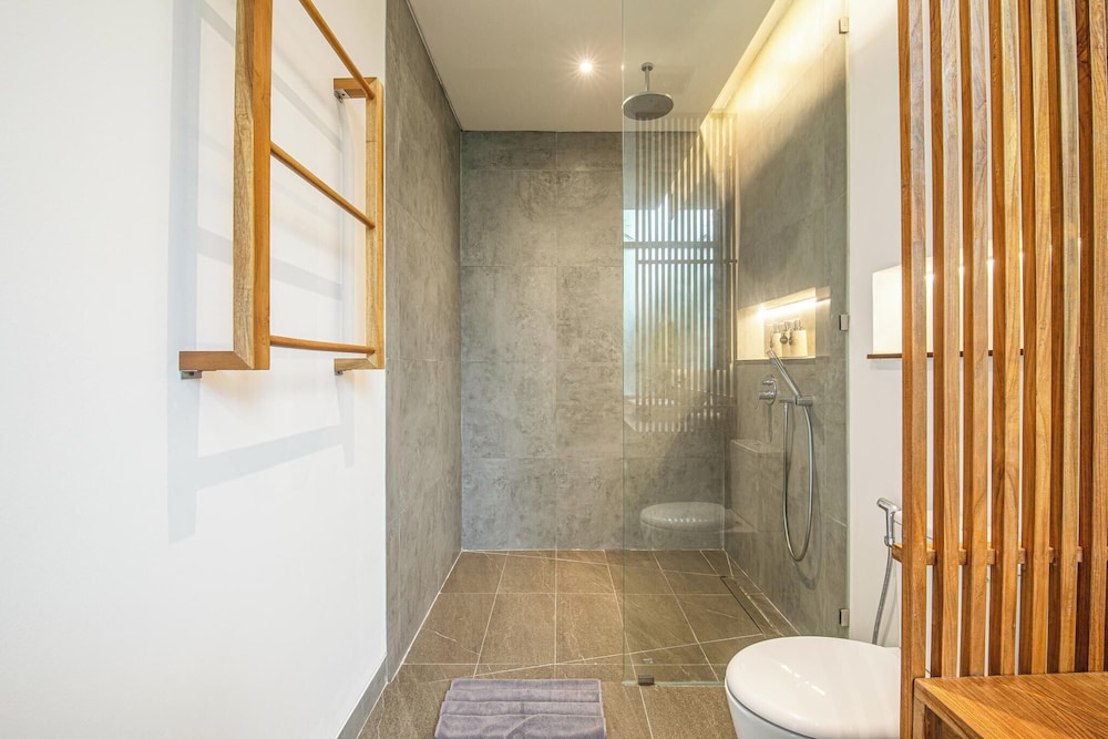 Elegant 6BR Canggu Villa Steps From the Ocean