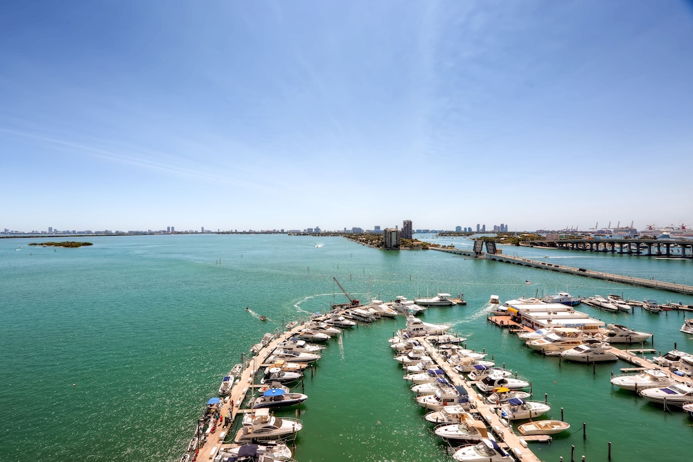 Bayfront Miami Condo w/ Resort Perks & Ocean Views