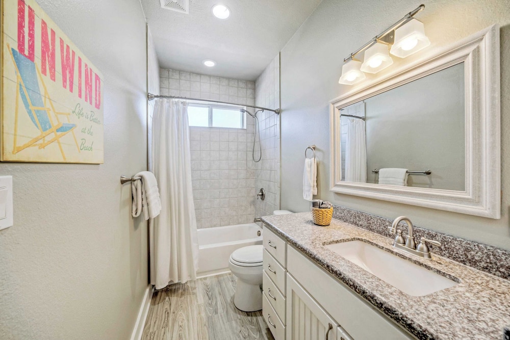 Sleeps 24 2 Homes w/ Beach Boardwalk Access & Deck Views Steps to the Beach