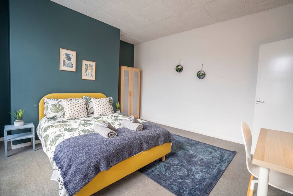 2 Bed-town Centre-free Parking