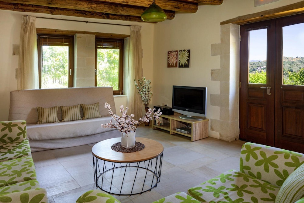 Charming Holiday Home in Maheri