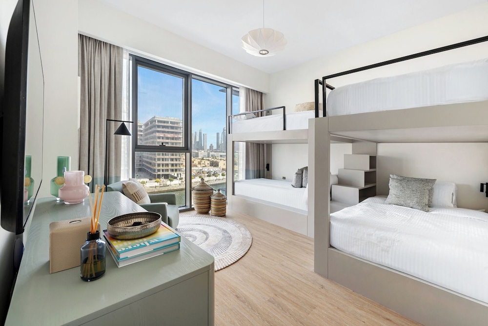 3BR with Burj Khalifa and Canal View