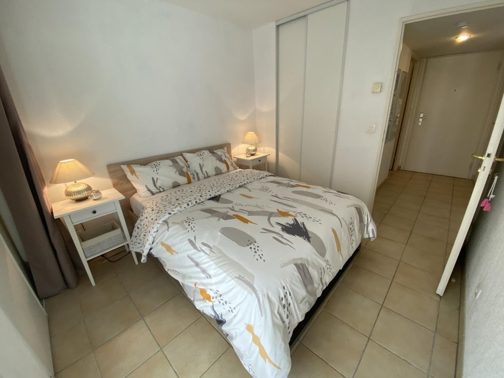 One Bedroom Apartment in the Center of Cannes a few Steps From the Beaches and the Conference Center - 2005