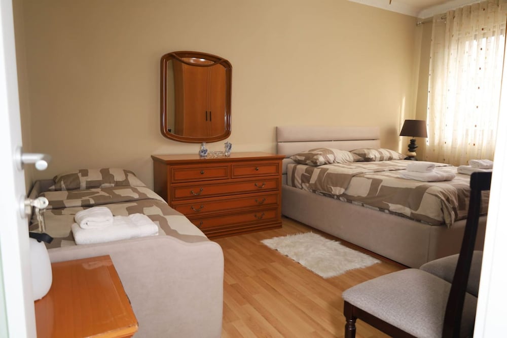 Kron s Apartment in Shkod r
