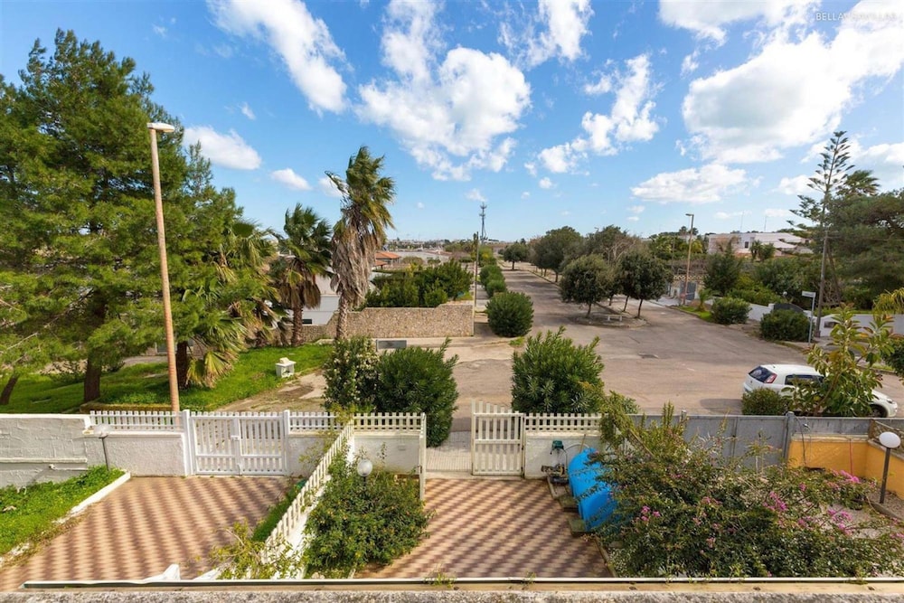 in Torre Dell Orso With 2 Bedrooms and 1 Bathrooms view 5