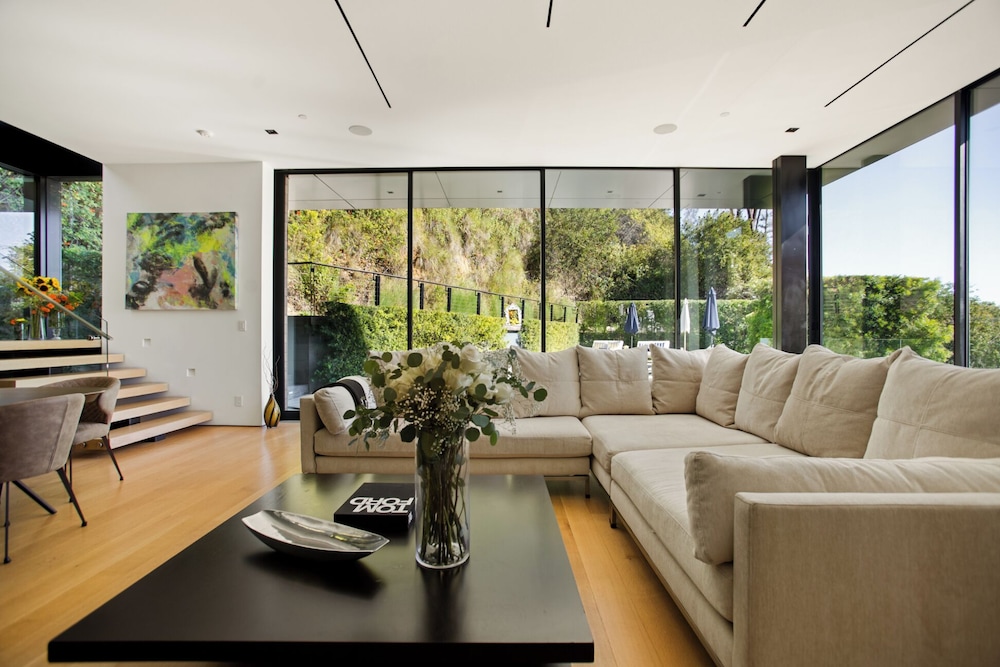 Belfast Estate - Mid-century Meets Modern - Luxe Poolside Villa