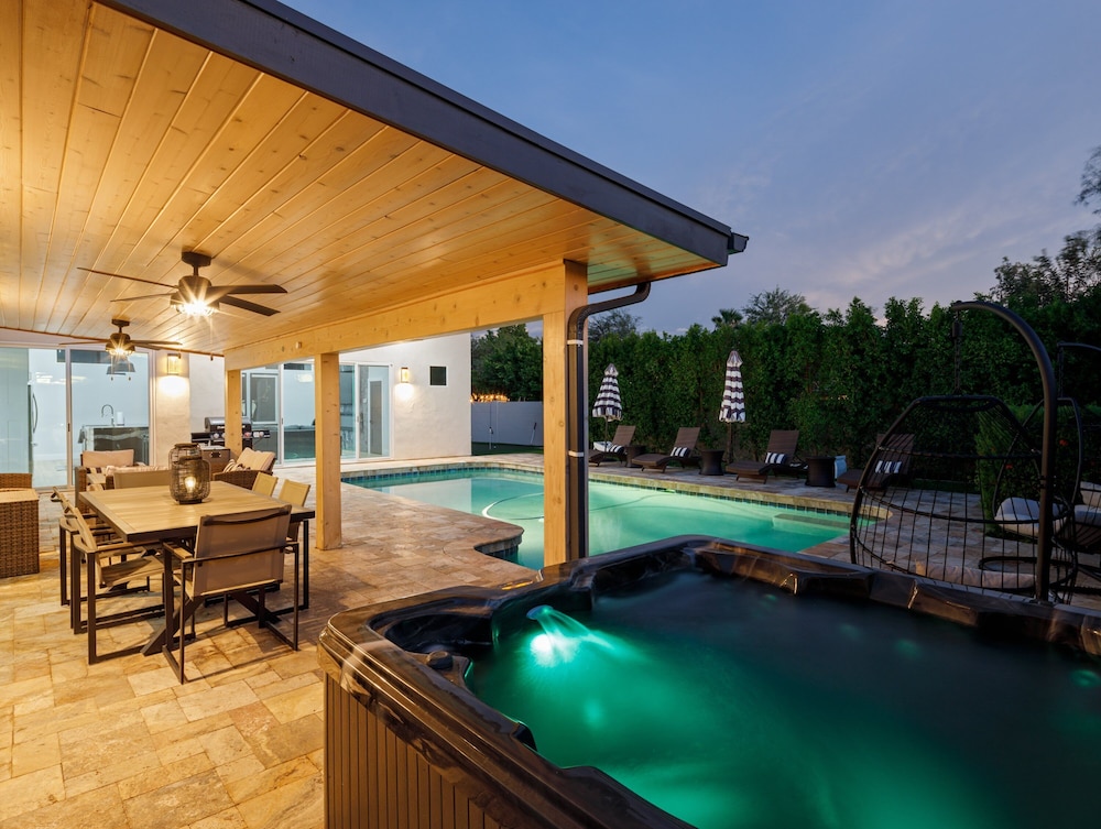 Luxe- Zephyr -pool - Putting Green - Tons of Games