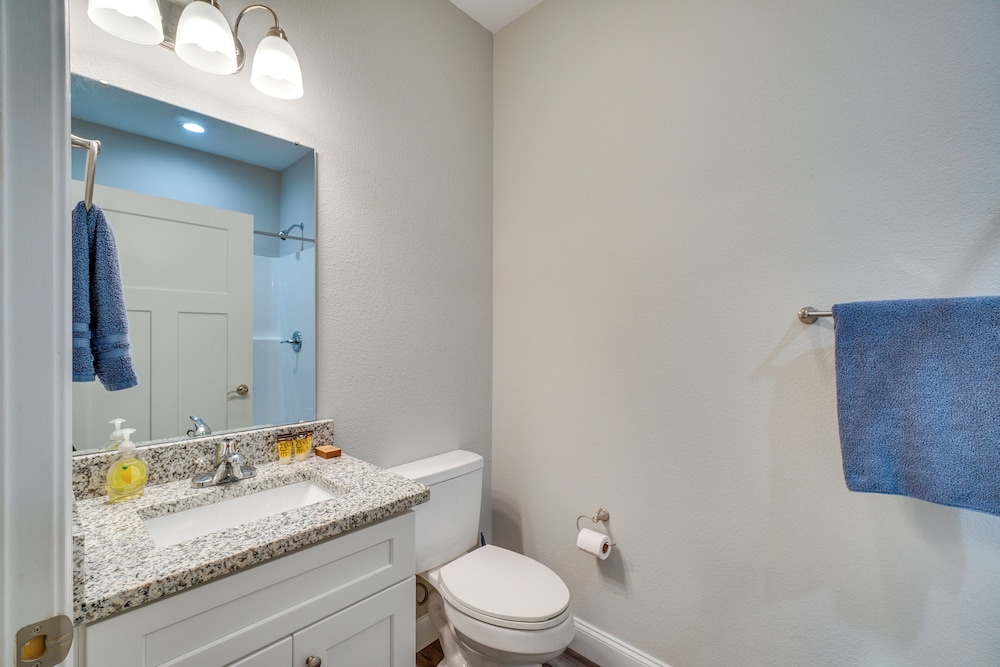 1 Mi to Dtwn Crossville: Spacious Home w/ Patio!