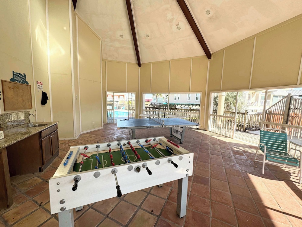 Short Walk to Beach Hot Tub Cold Plunge Pool