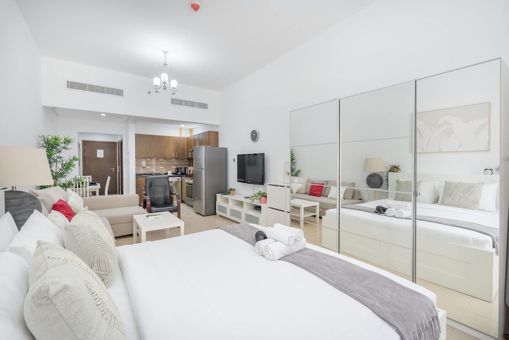 Serene Studio in Botanica JVC Perfect for Three
