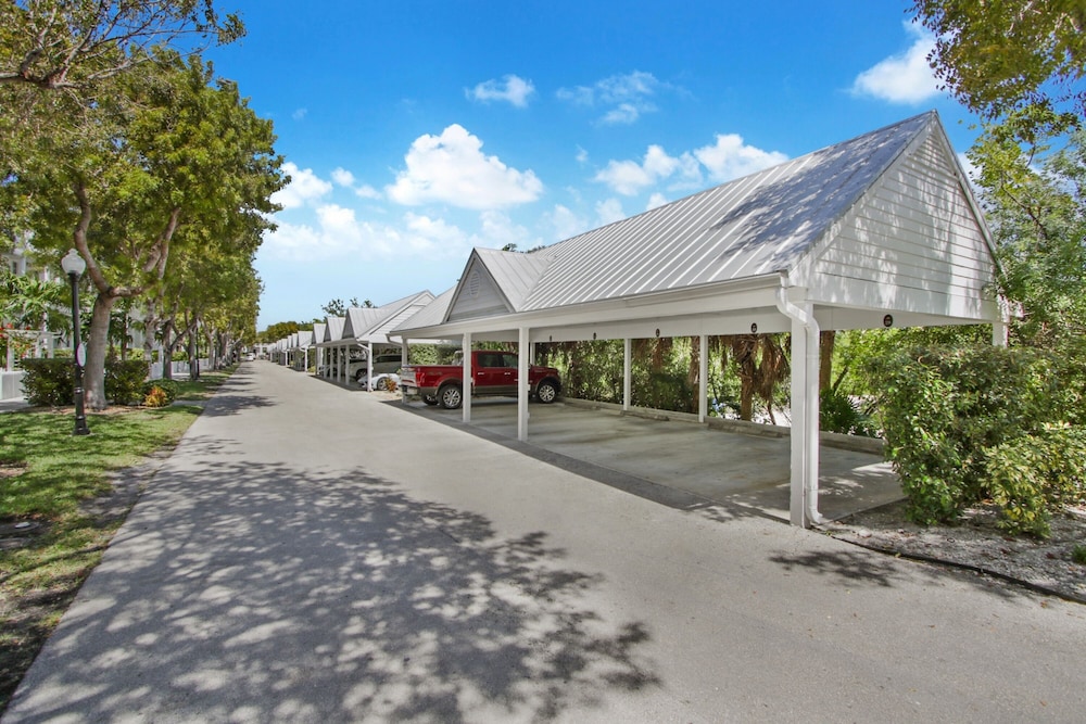 Waterfront Luxury Villa With Sunset Views And Boat Slip 3 Bedroom Townhouse by RedAwning view 5