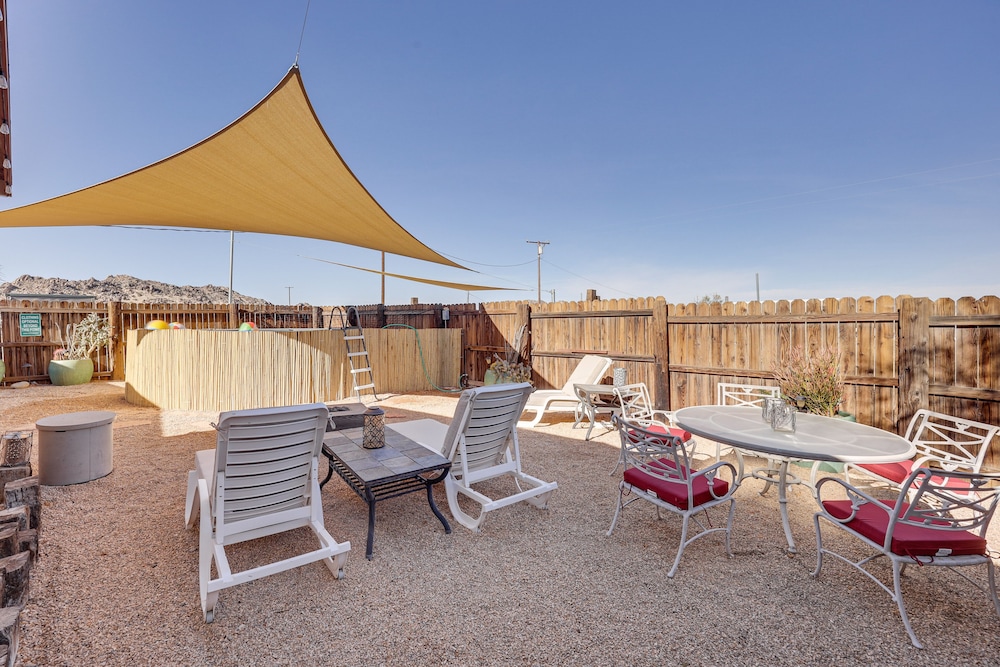 Twentynine Palms Desert Oasis w/ Pool & Hot Tub! view 5
