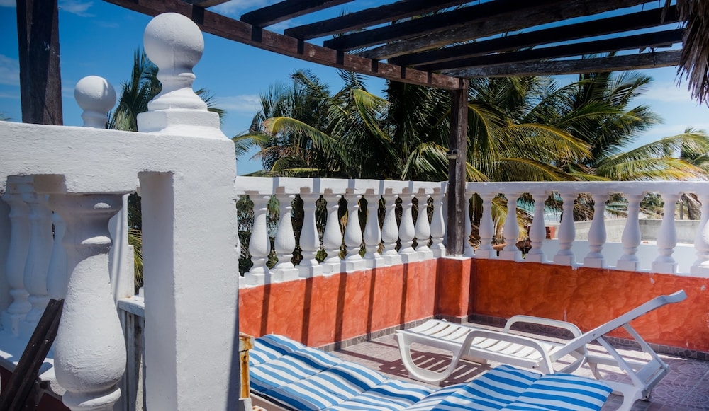 Casa Maya Lodge Robinson Crusoe Style photo 3