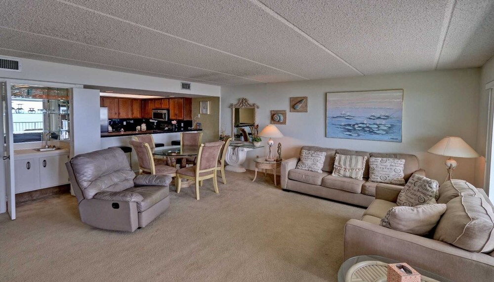 Seville 603 Minium 3 Bedroom Condo by RedAwning view 3