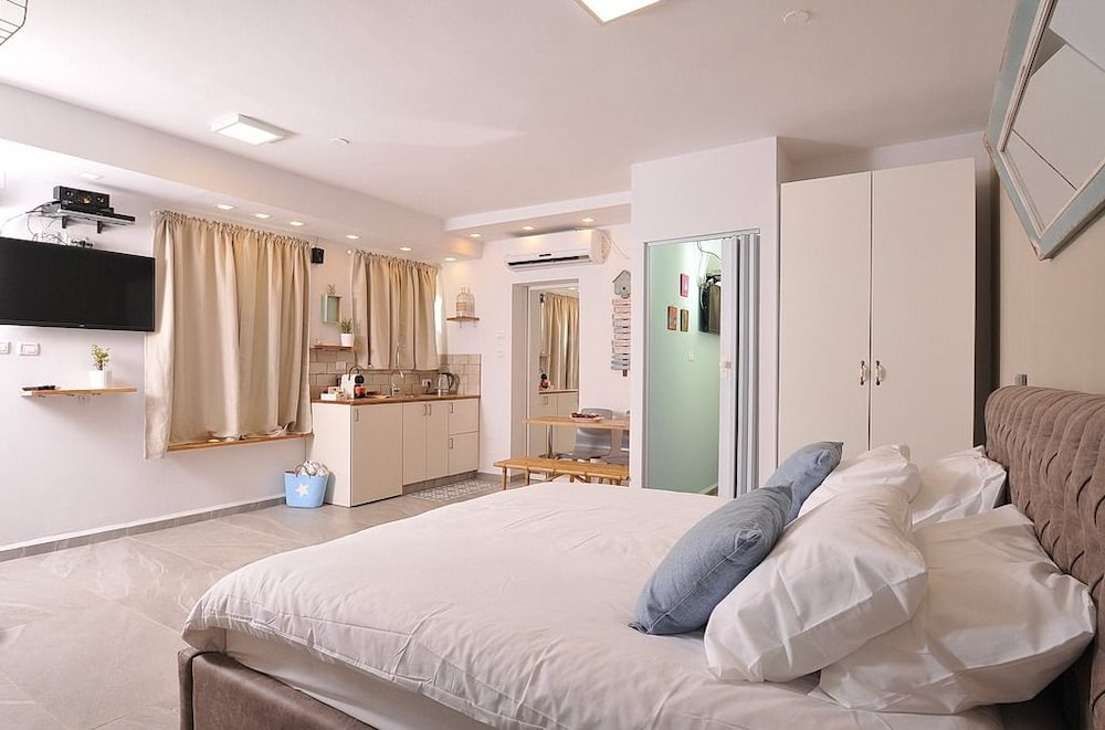 Chill Out Exclusive Suites view 2