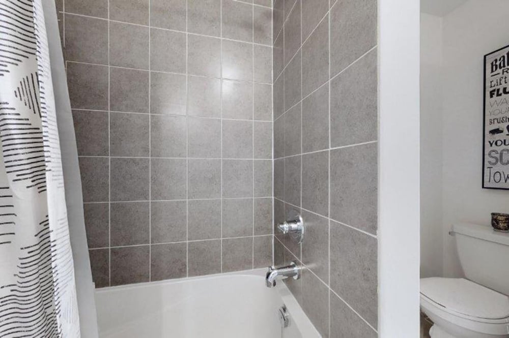 Georgina. New 4 Bedroom House Near Lake Simcoe