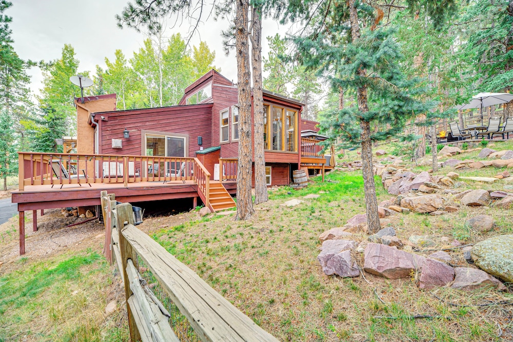 Cozy Home w/ Hot Tub - 11 Mi to Rainbow Falls view 5