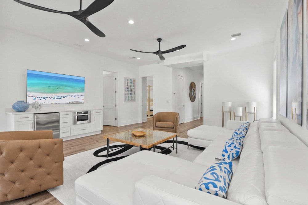 30A Salt & Solace Pool, Golf Cart, Hot Tub + Outdoor Kitchen