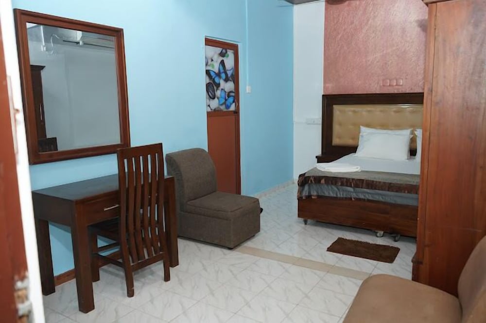 Metro Marine Drive Hotel view 4