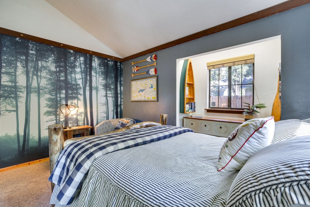 Central Big Bear Lake Retreat w/ Private Hot Tub!