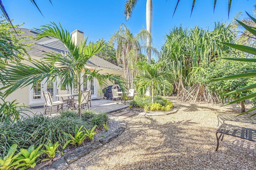 1 Block to Beach - Home w/ Pool in Old Naples!
