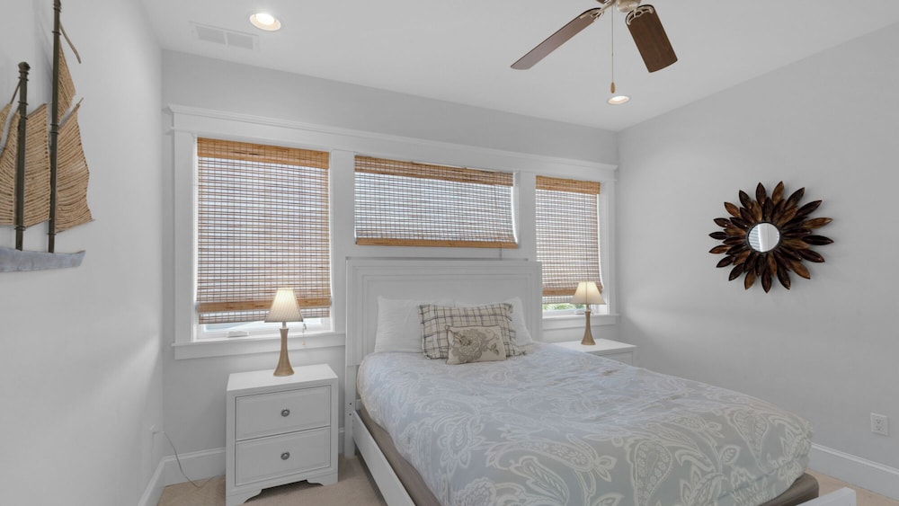 Modern Prominence Home ~ Game Room, 4 Bikes, Sleeps 13, Pet Friendly! view 4