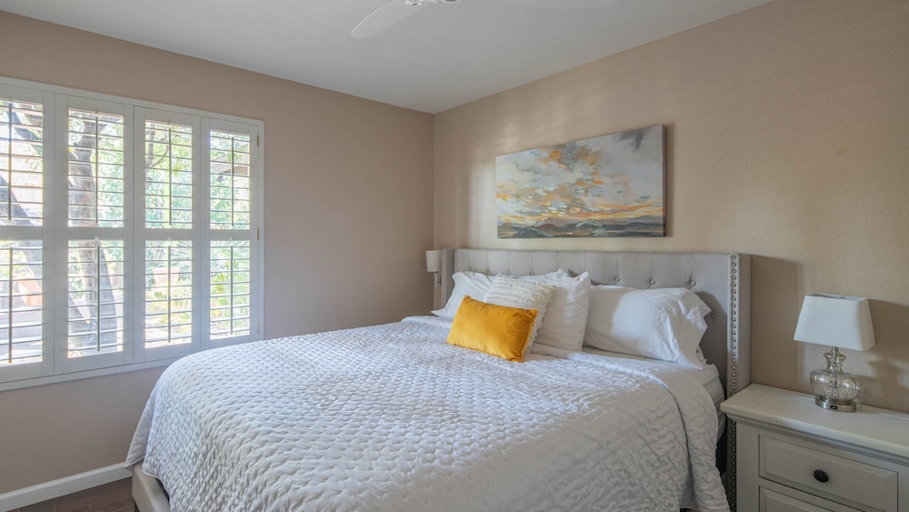 Scottsdale Gem W/pool in Private and Serene Yard!