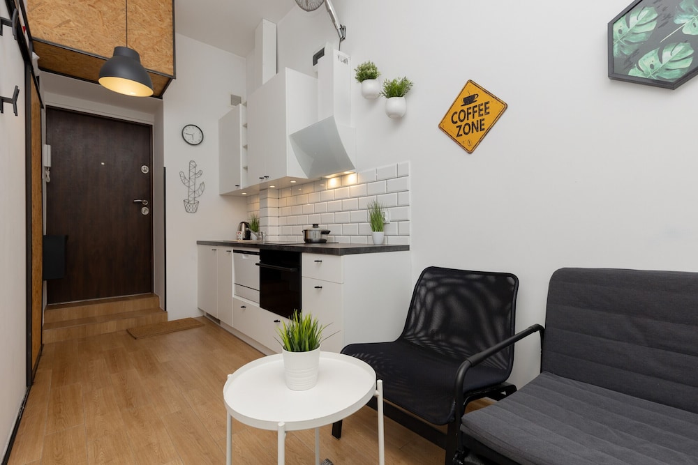 Cozy Studio Wola by Renters view 5
